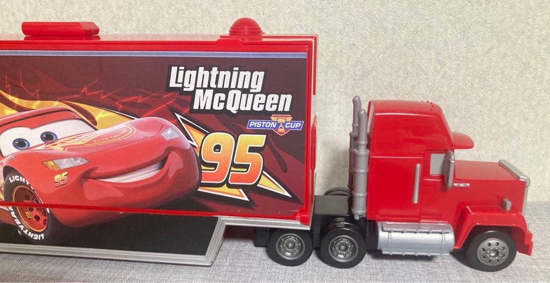 廃盤 カーズ トミカ たくさんのせよう！ 大きなマックトレーラー 24台