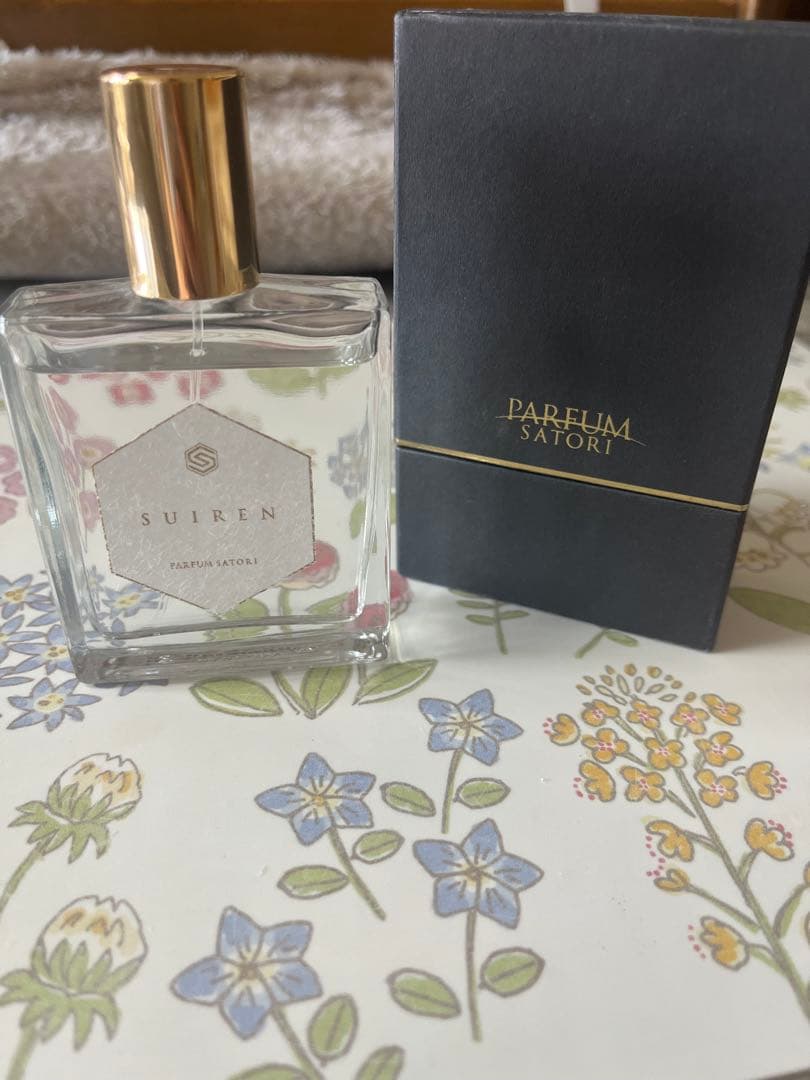 入手困難　パルファンサトリ　スイレン　香水 箱あり　50ml