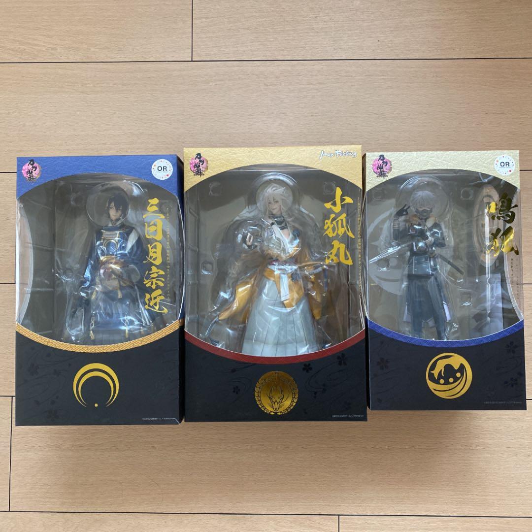 【未開封】刀剣乱舞/三日月宗近・小狐丸・鳴狐1/8 完成品フィギュア