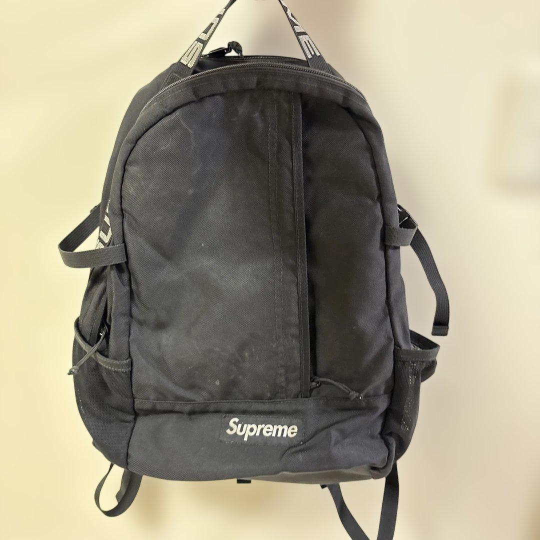 Supreme ブラック リュック・バックパック - メルカリ