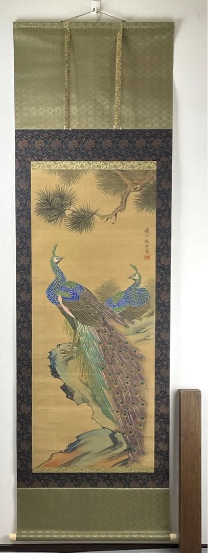 日本画 　熊斐銘　孔雀図 掛軸　肉筆　絹本　時代箱付　古美術 4C06-11 日本画 熊斐銘 孔雀図 掛軸 肉筆 絹本 時代箱付 古美術 4C06-11 - メルカリ