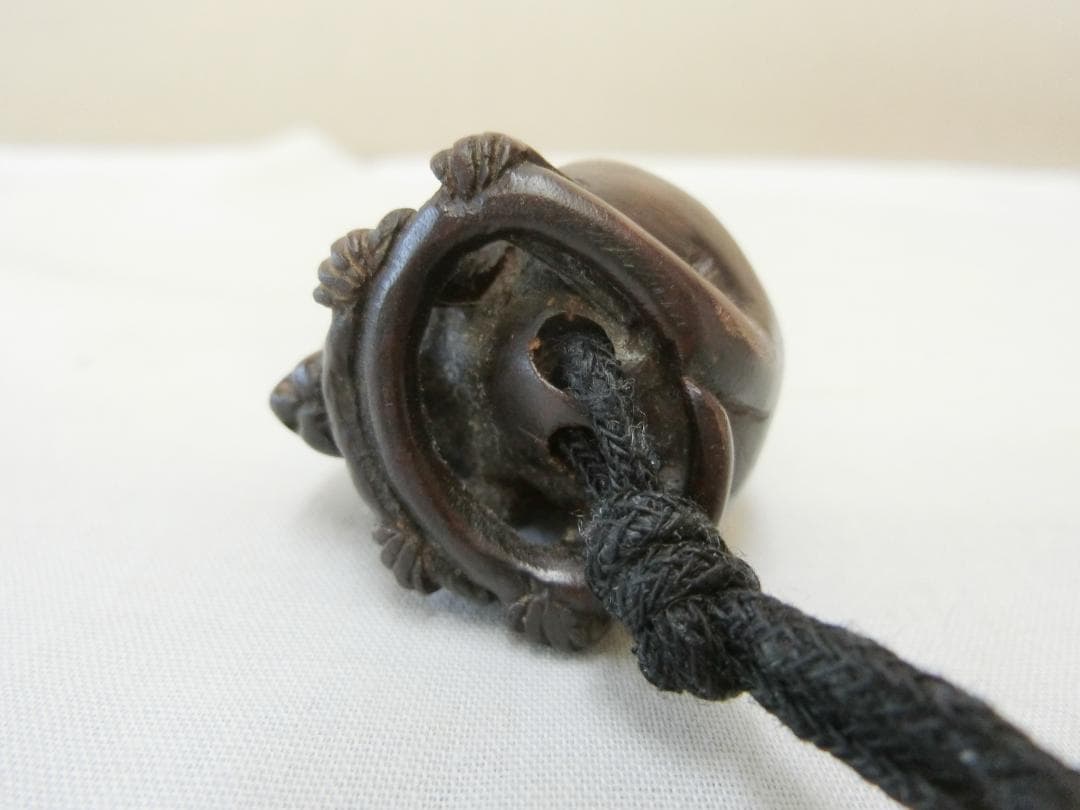 日本の美術工芸品！【根付 木製 リス ネズミ 木彫・W・提げ物 骨董古