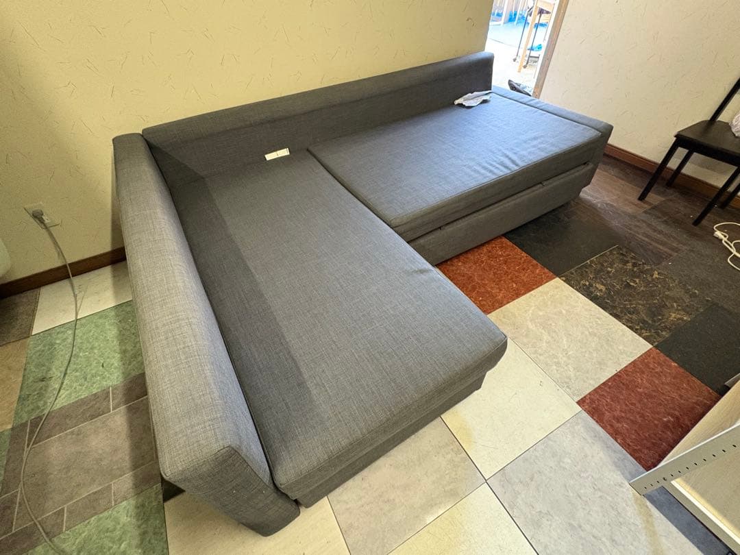 L字型グレーソファ ベッド変形可能￼ 状態良好な中古品