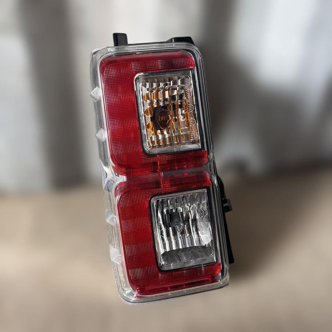 2019年 ウェイク トヨタ純正 LA700S 左テールランプ