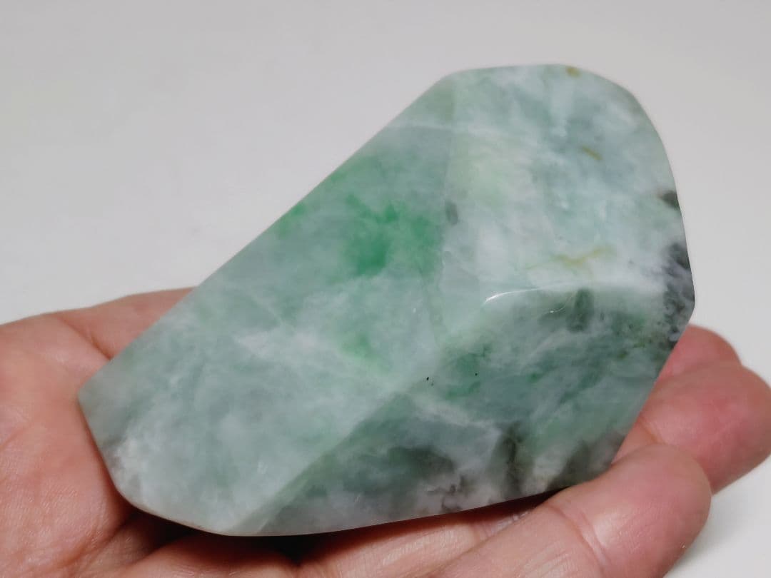 白緑黒 180g 翡翠 ヒスイ 原石 鑑賞石 自然石 誕生石 鉱物 鉱石 水石 白緑黒】 89g 翡翠 ヒスイ 原石 翡翠原石 鑑賞石 自然石 誕生石 鉱石