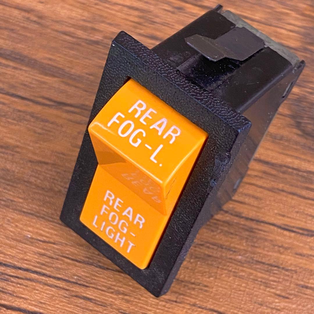 ボルボ 240 純正 USEDオールドタイプ リア・フォグランプ スイッチ