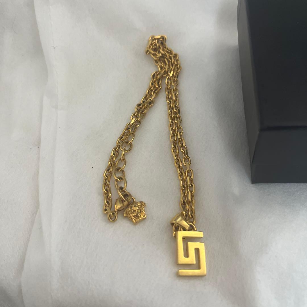 VERSACE ゴールドロゴネックレス