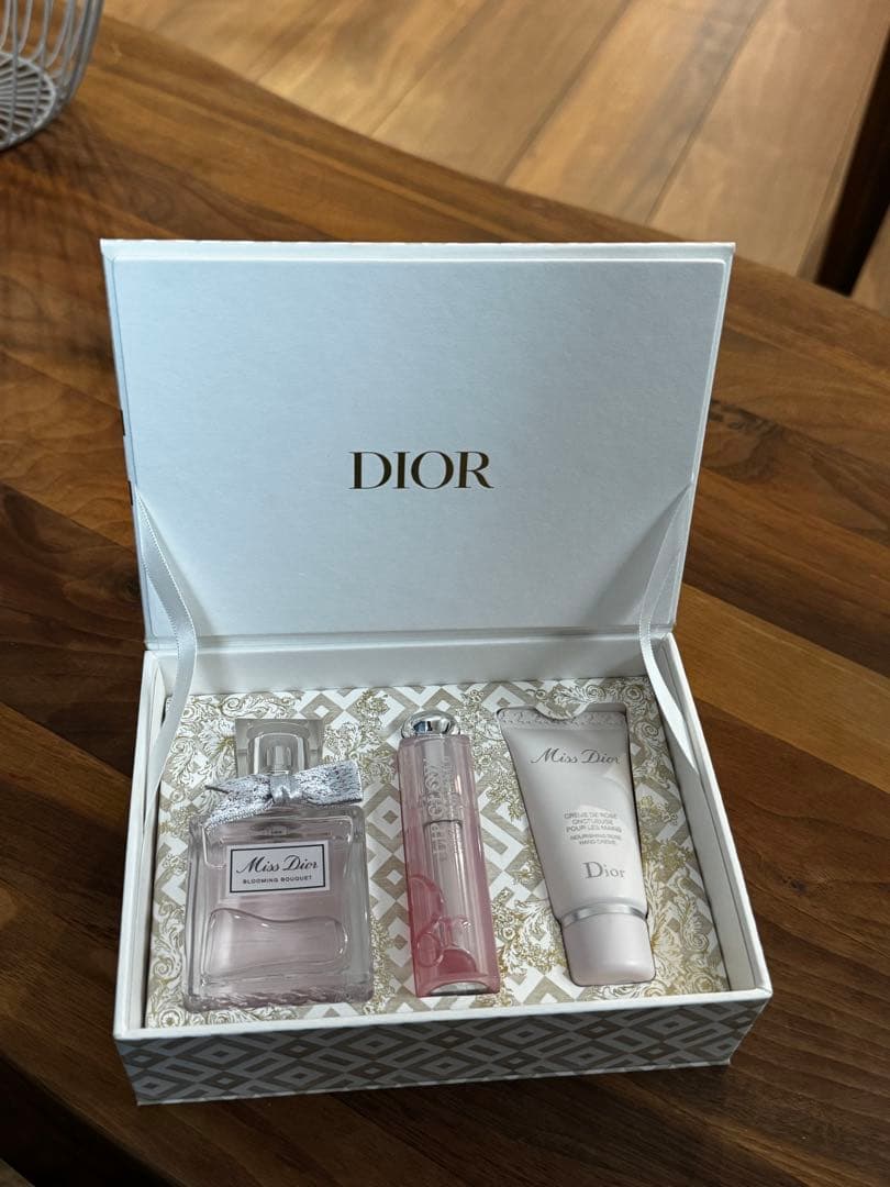 ミスディオール香水リップハンドクリームセット