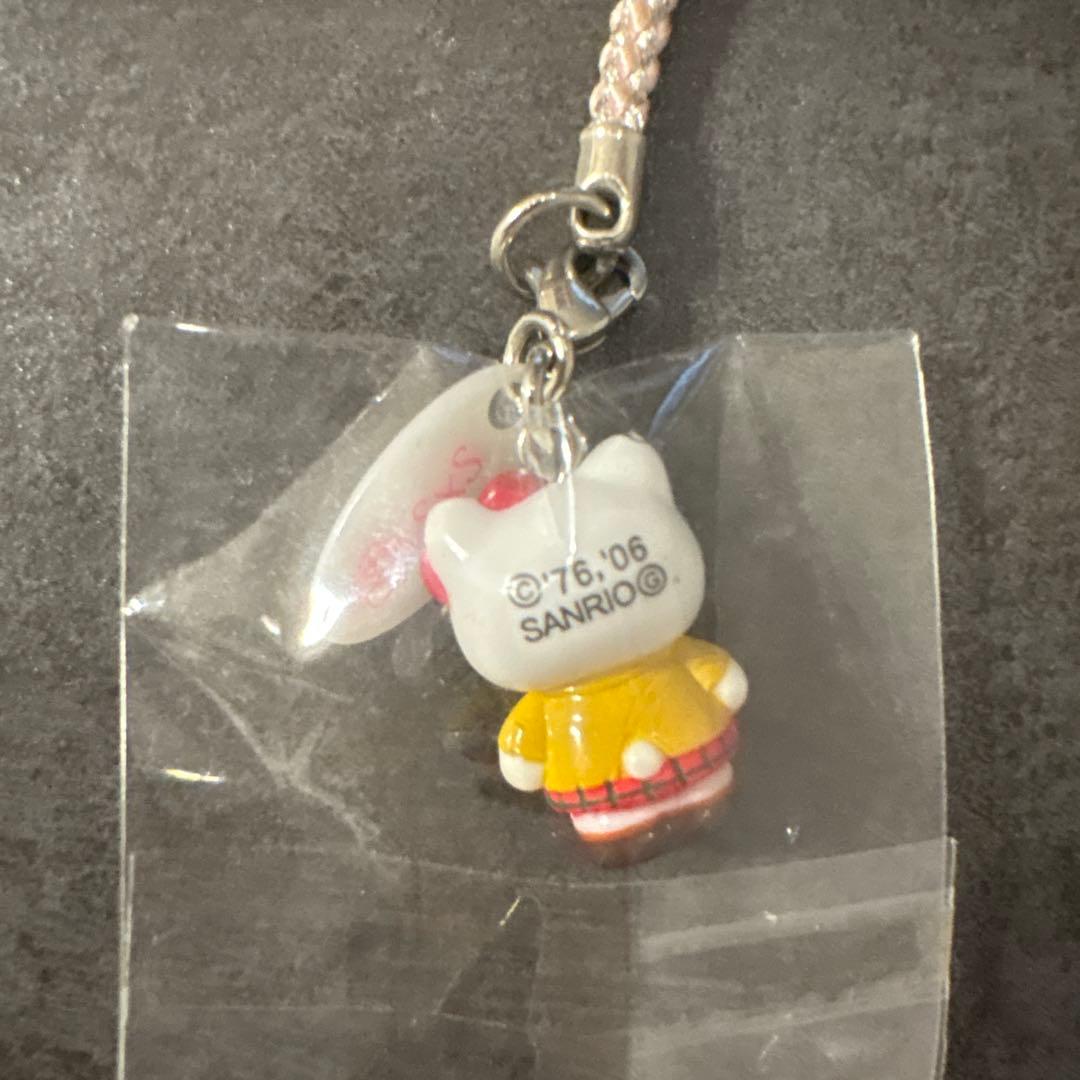 ご当地キティ 根付け 品川女子学院 制服 中等部 赤 - メルカリ