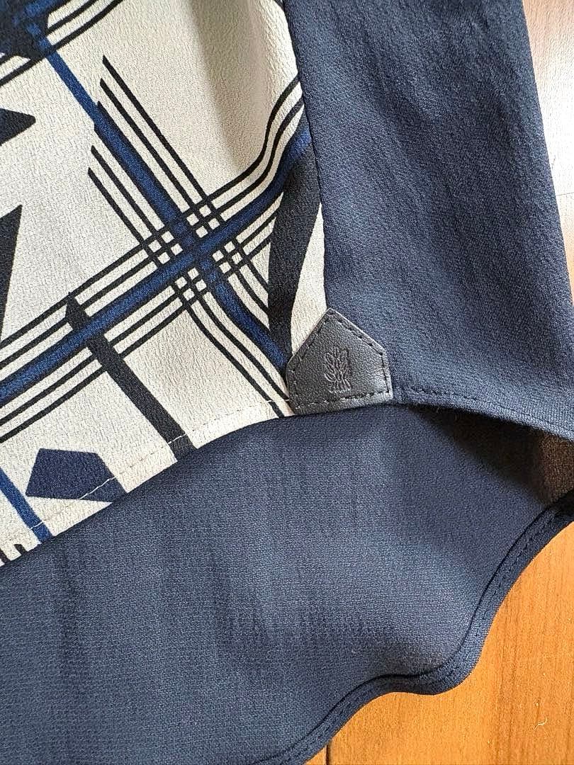 新品訳あり モラビトブラン カタログ掲載ロゴプリントブラウス¥63,800