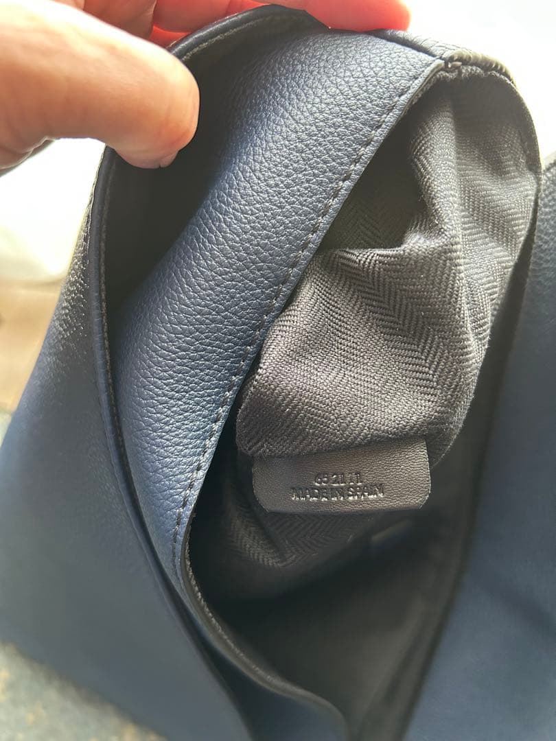 ♪ ロエベネイビー レザー メッセンジャーバッグの通販はau PAY