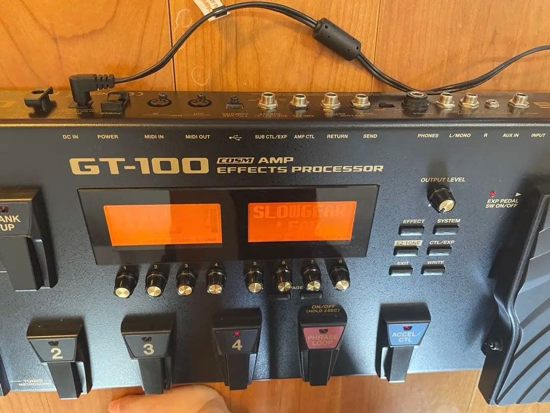 美品BOSS GT-100 ギターエフェクター 専用ケース付き