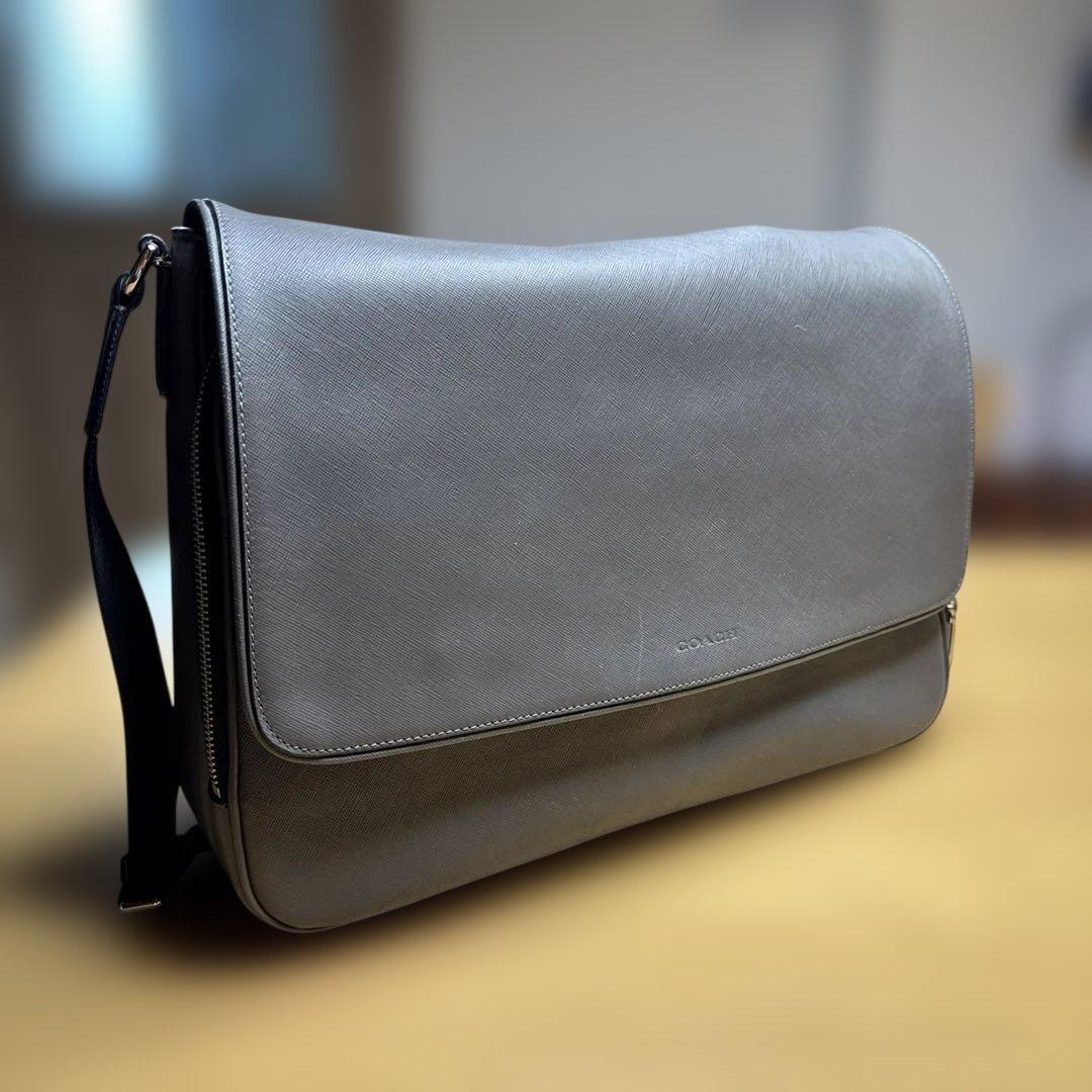 COACH グレー メッセンジャーバッグ/ サフィアーノレザー