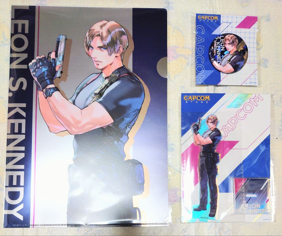 レオン クリアファイル 缶バッジ アクスタ カプコンストア 池袋 バイオハザード