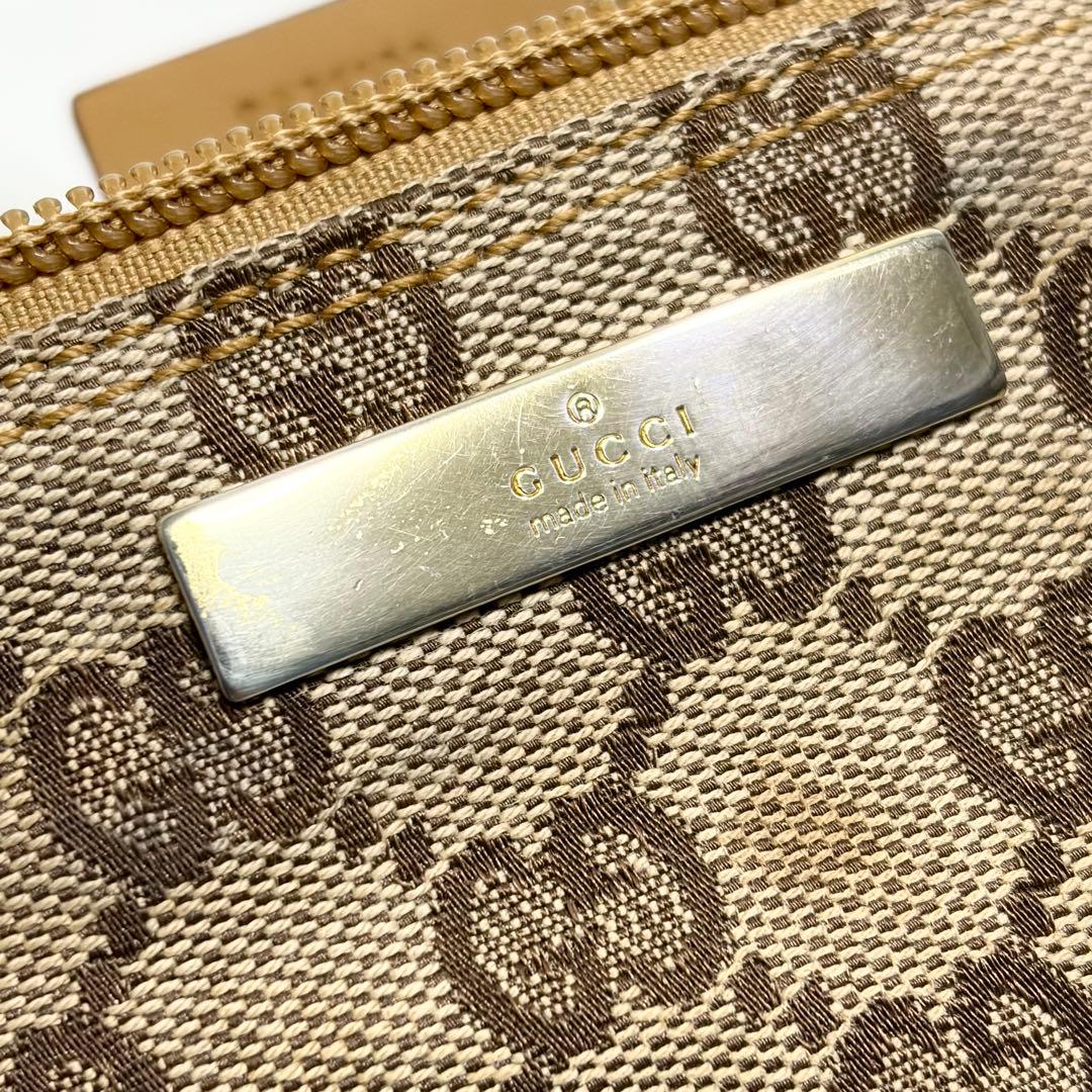 グッチ アクセサリーポーチ GGキャンバス ロゴ プレート 大容量 多機能