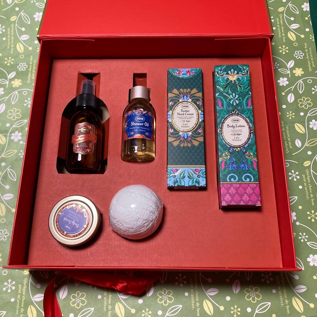 SABON リリーパレス　ボディローションほか４点（ギフトボックス付）