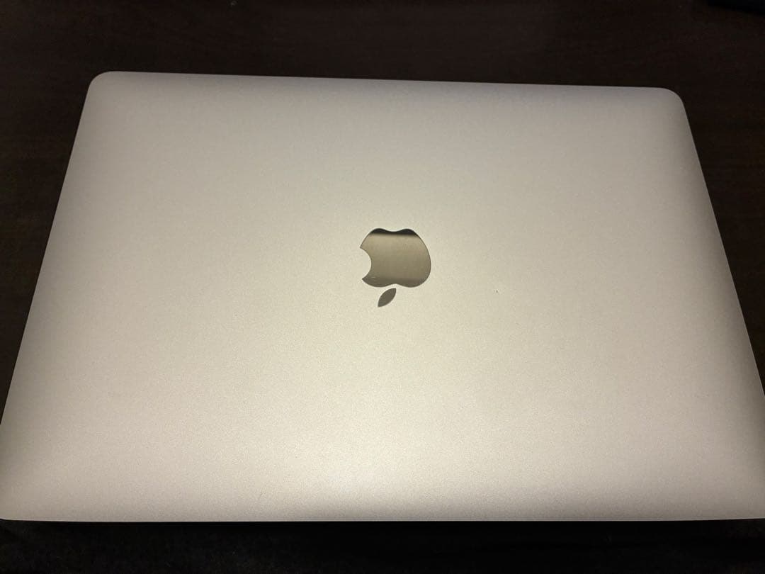 MacBook本体 Apple MacBook Air (Intel Core i3)