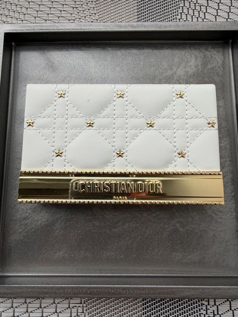 Diorクチュール アイ パレット (ホリデー コレクション 2025 限定品)