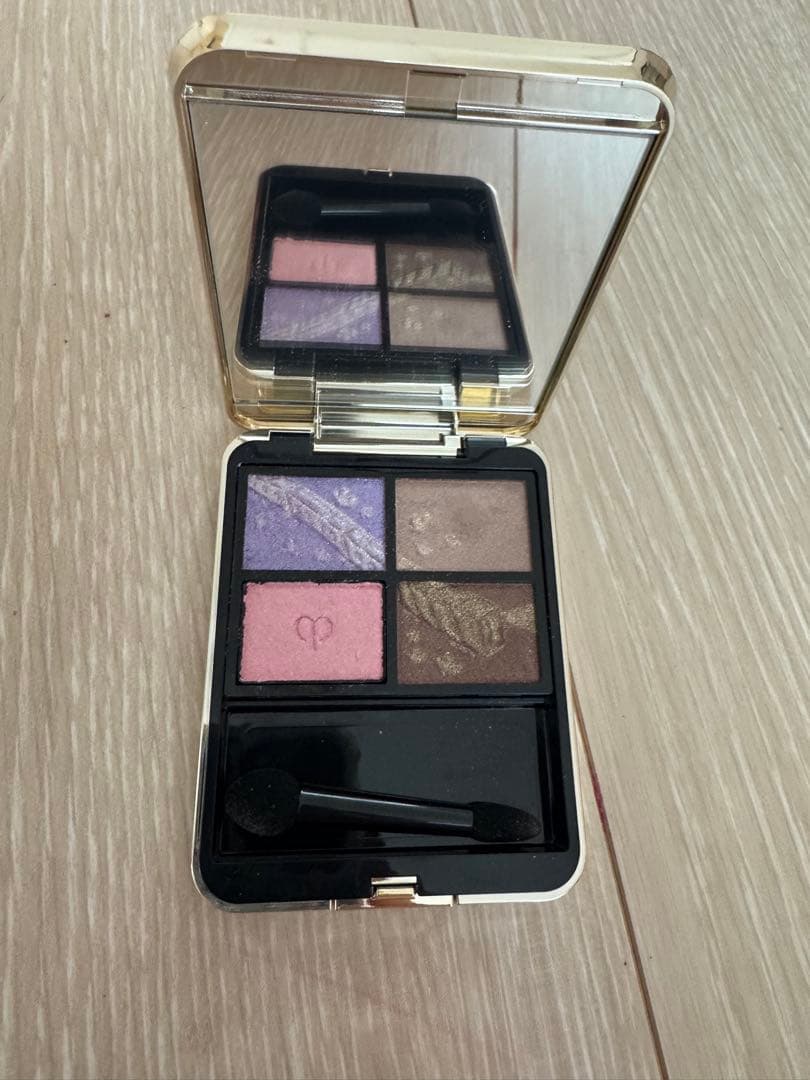 アイシャドウパレット ホリデーコレクション