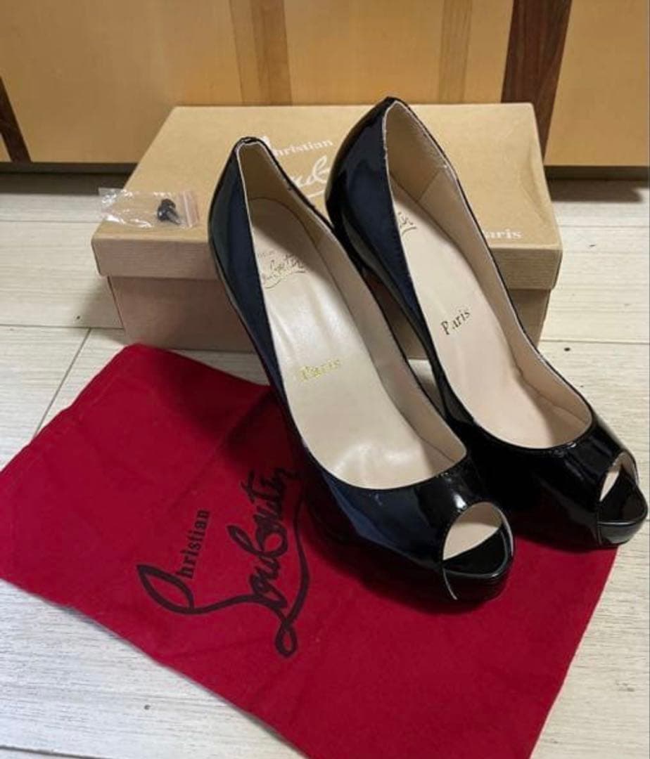 ありゃりゃ Christian Louboutin オープントゥパンプス