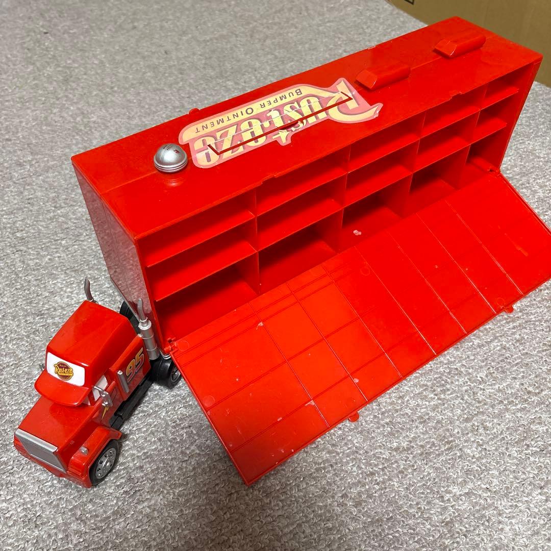 カーズ　マック　日本未発売　音が鳴る　30台収納 アメトイ　ディズニー　ギミック