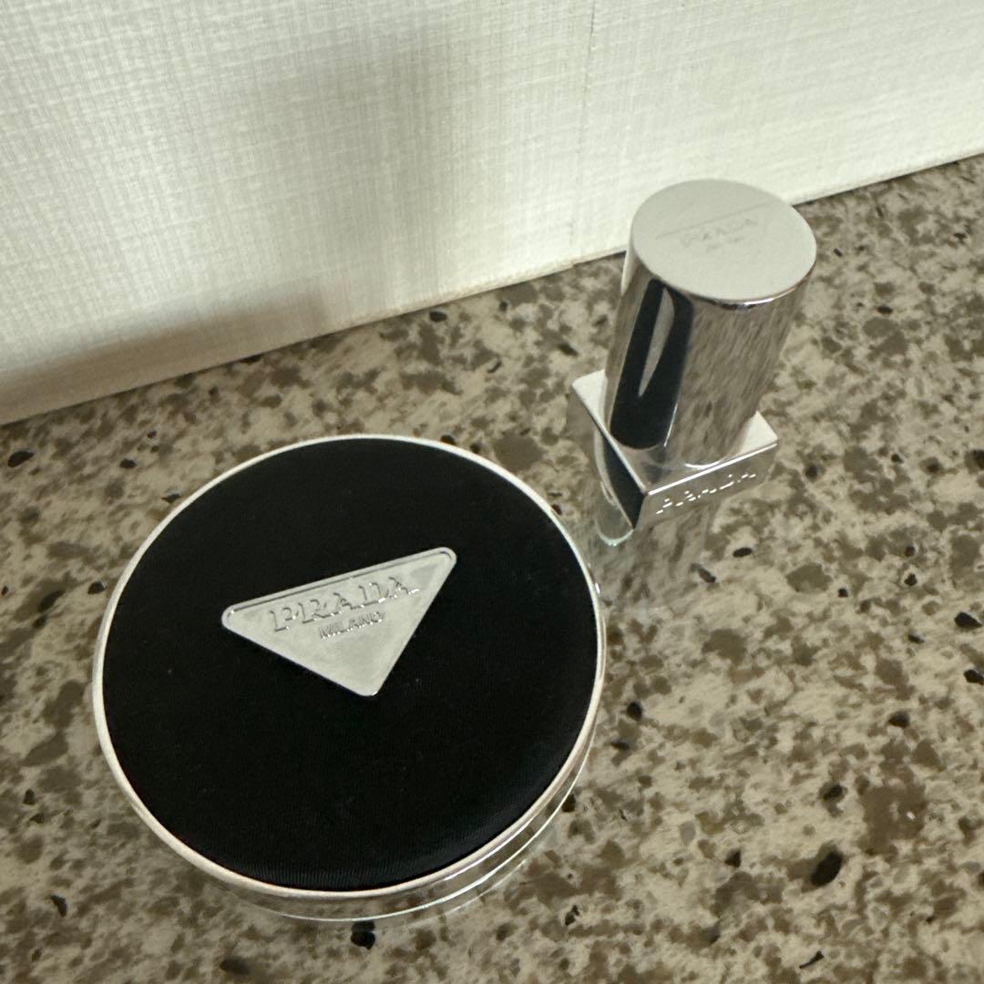 PRADA クッションファンデ　リップバームセット