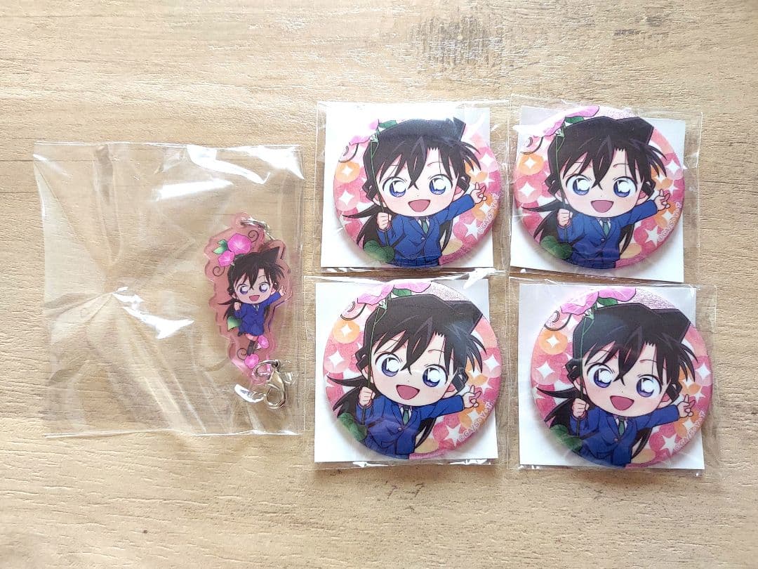 名探偵コナン 毛利蘭 キラキラ缶バッジ つながっちゃーむ 名探偵コナン スタイル 江戸川コナン 毛利蘭 缶バッジ - メルカリ