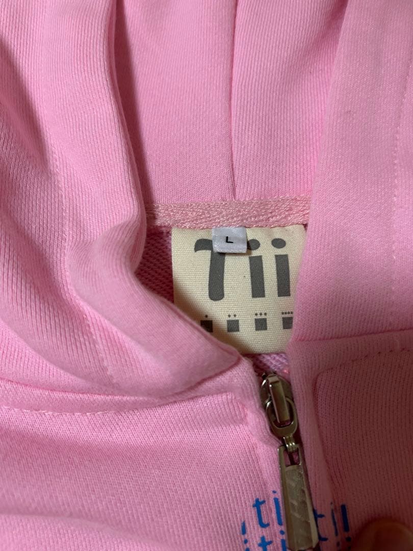 tiiピンクフルジップパーカー 即完品 - メルカリ