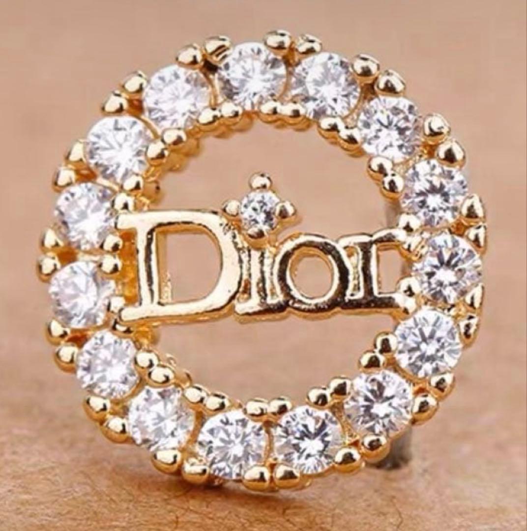 Dior ディオール ネイルパーツ 1個 - メルカリ