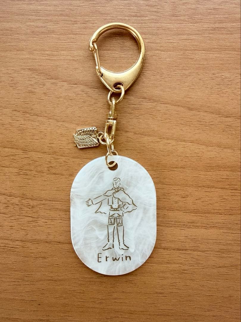 進撃の巨人　エルヴィン　キーホルダー　鬼頭祈