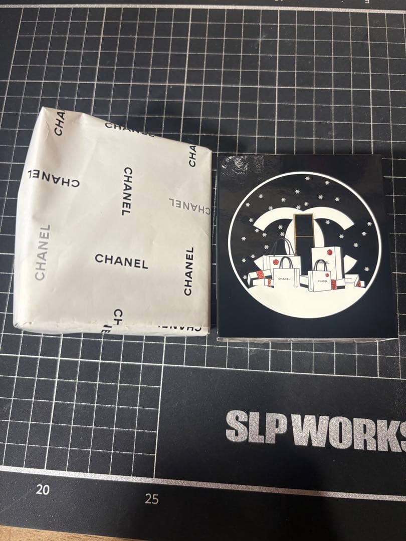 CHANEL No.5香水　2019クリスマス限定　ミニツイストスプレイ