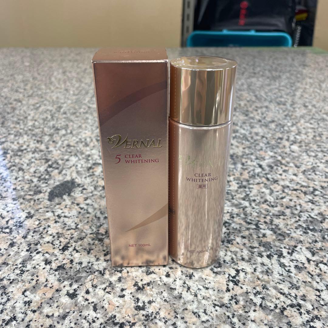 ヴァーナル クリアホワイトニングA 薬用美白化粧水 100ml 美容 小物 格安