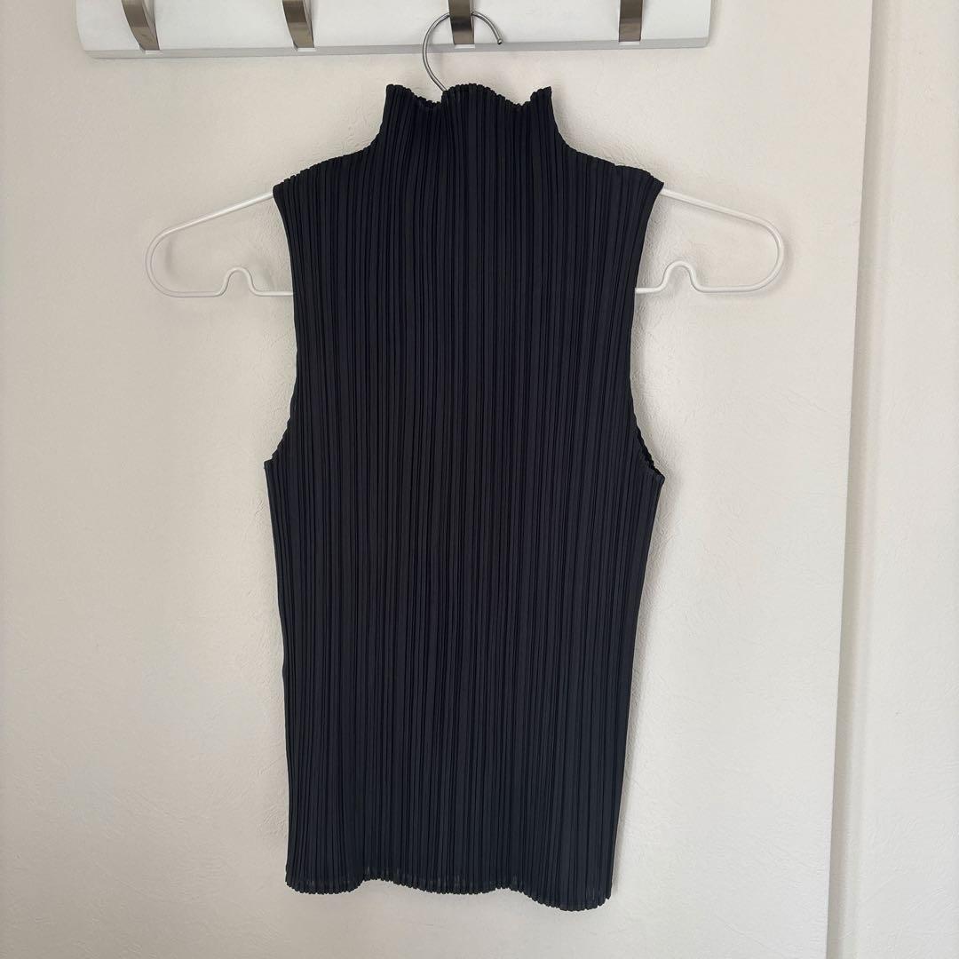 プリーツプリーズ ノースリーブブラック イッセイミヤケ - メルカリ