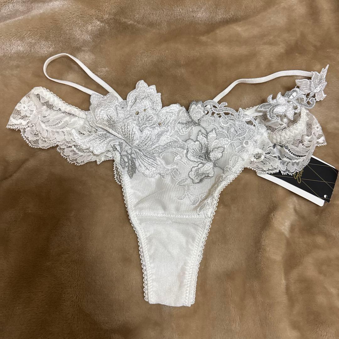 サルート、Tバック、ショーツ