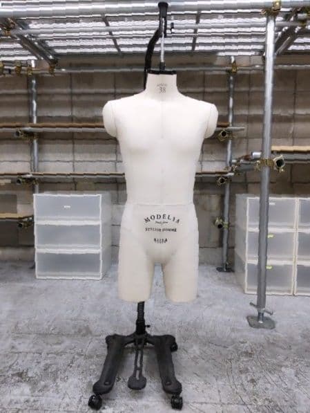 MODELIA メンズホワイトマネキン キャスター付き