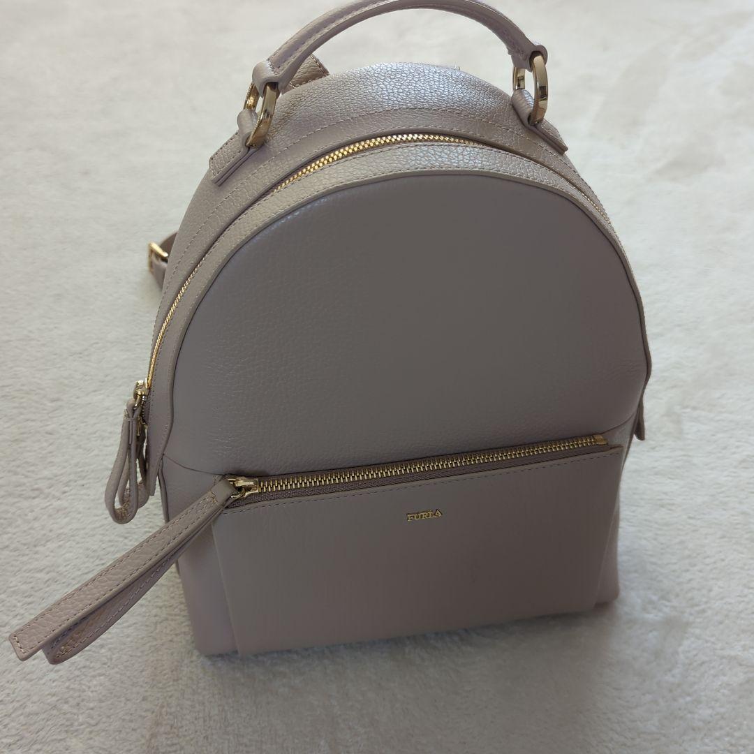 美品　フルラ　レザーリュック　ベージュ系
