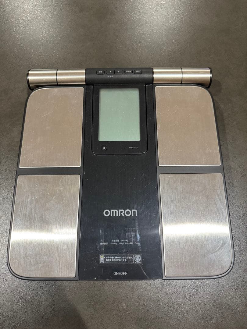 【けよ様】OMRON 体脂肪計 HBF-702T Amazon | オムロン 体重体組成計 HBF-702T 部位別測定 四肢計測