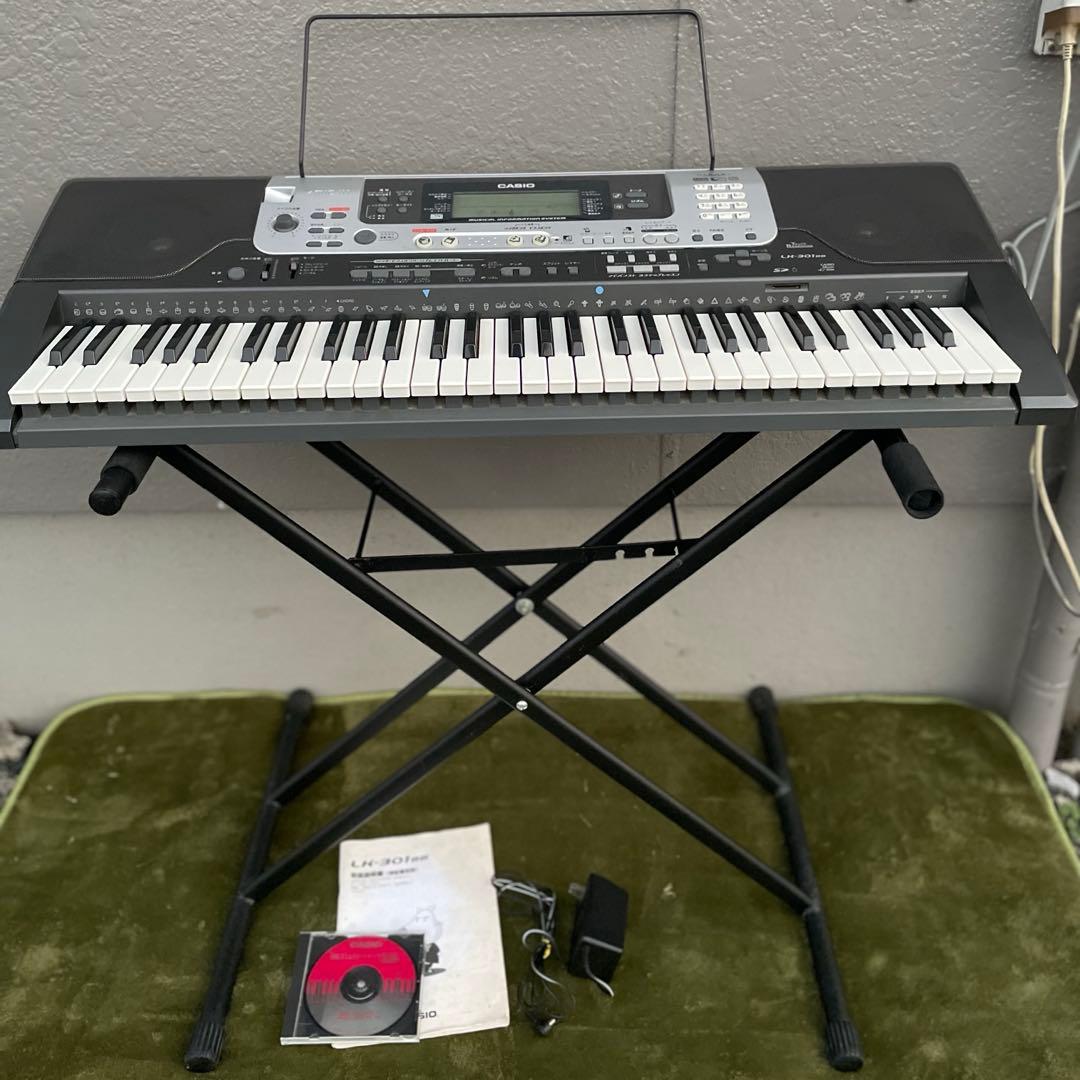 CASIO ｌＫ-301 BB キーボード　61鍵盤　スタンド付き