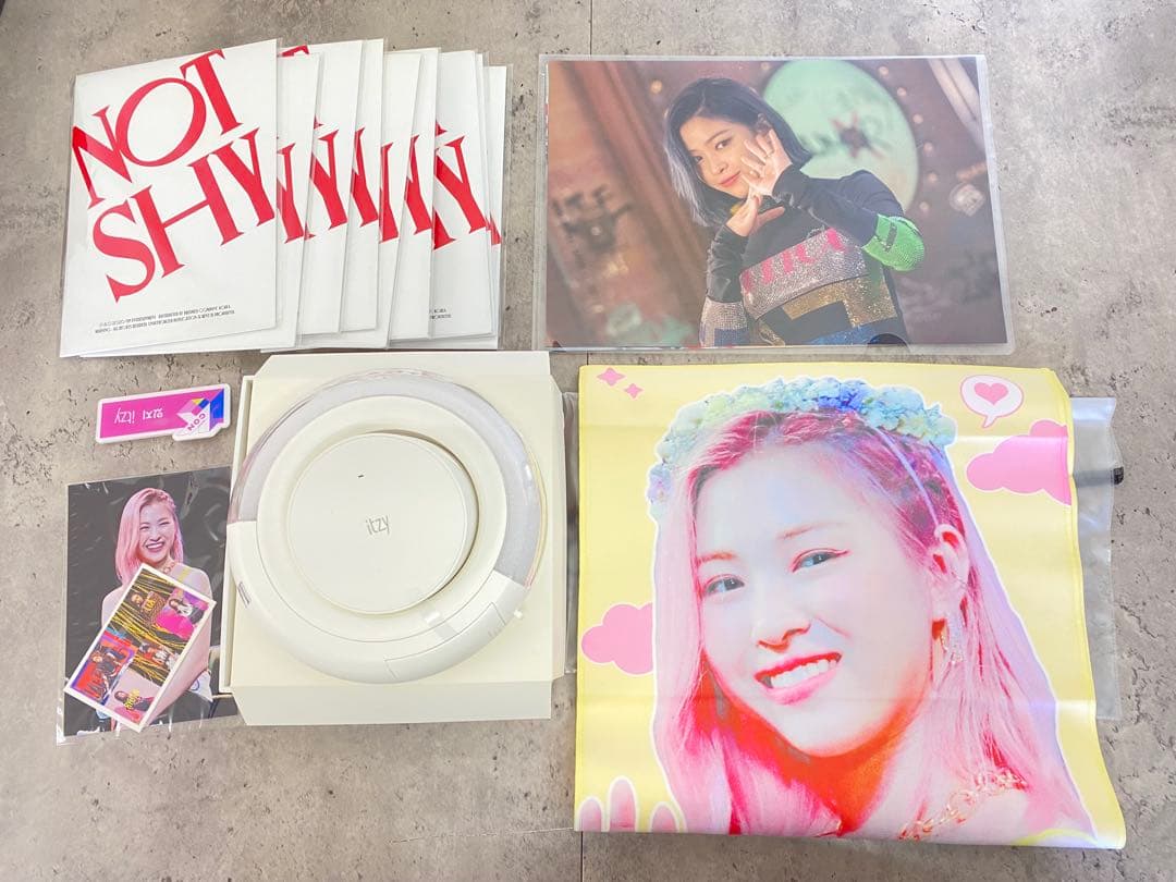 ＋itzy K-POP ペンライト 垂れ幕 ポストカード KakaoTalk_20251020_204004008_1