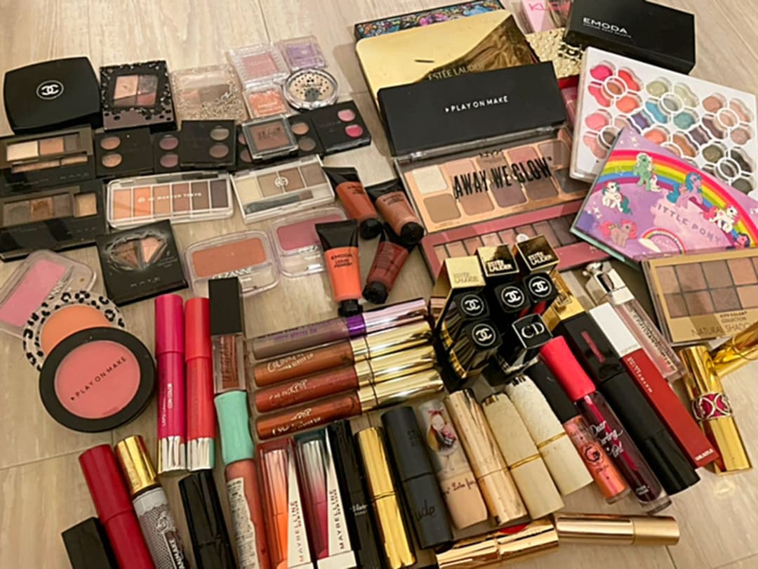 CHANEL,Dior,YSL,KATE等コスメまとめ売り　未使用含む79点