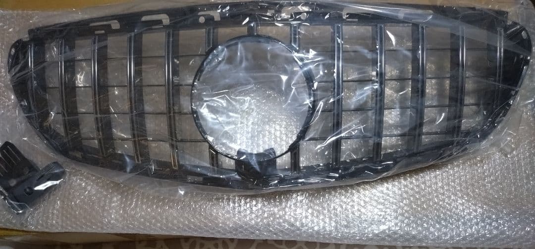 T*）様 E250 フロントグリル 縦メッキ 新品　パナメリカーナ