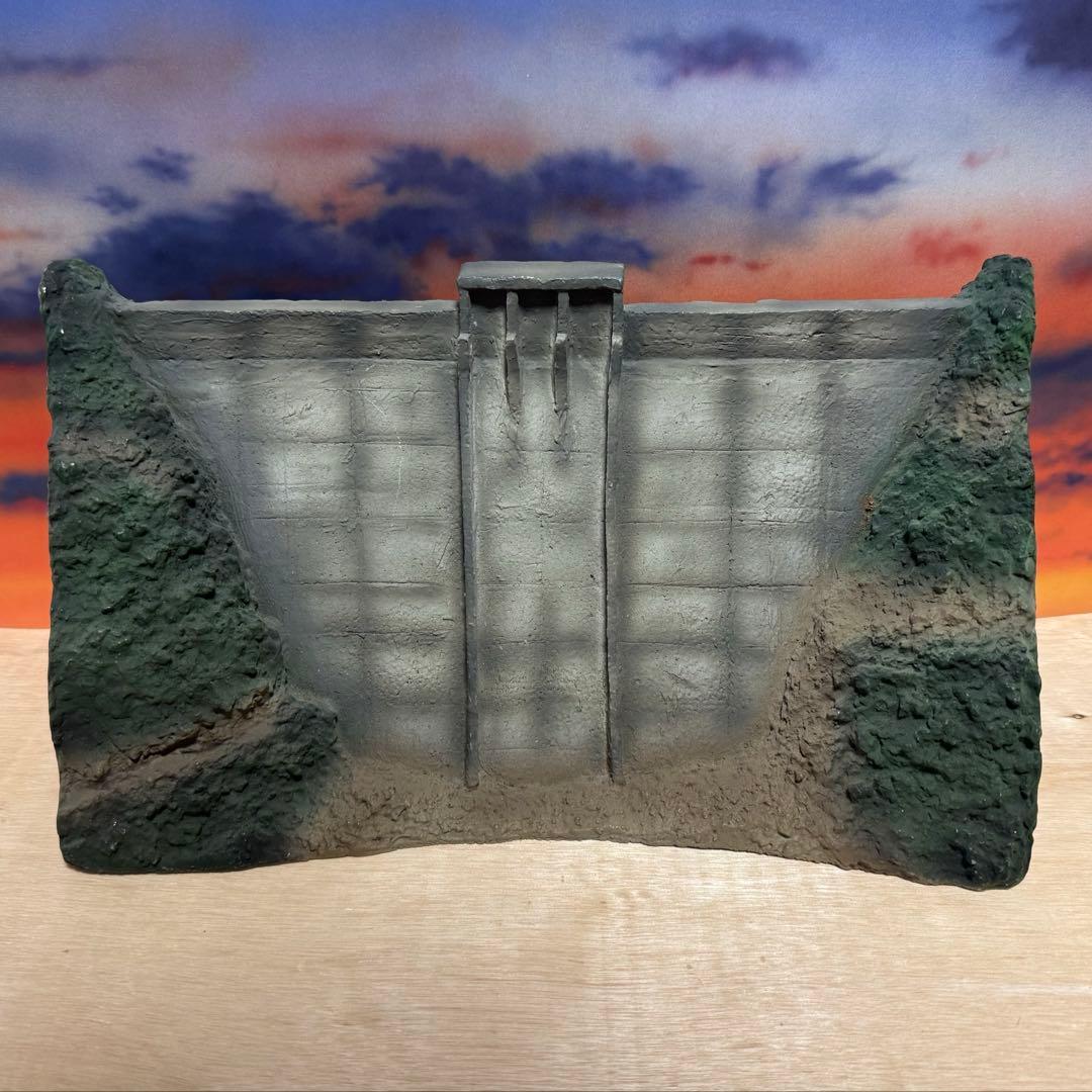 ccp 熊谷ダム　ガラモン無し　ウルトラマン　怪獣