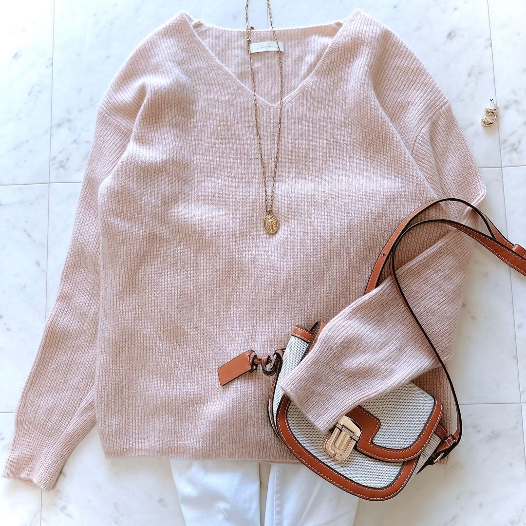 美品　定価　1.9万円　ラウンジドレス　カシミア 100畦Vネックニット　洗える