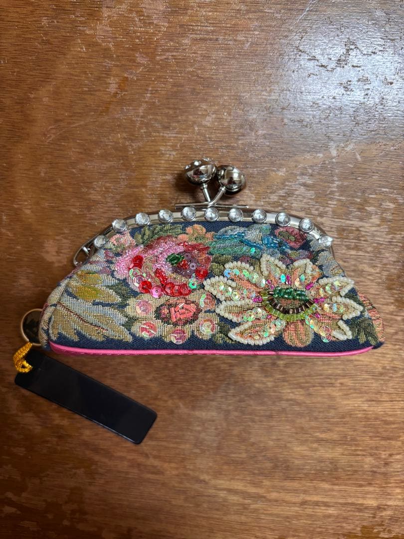 花柄刺繍スパンコールビーズがま口ポーチ がま口ポーチ～シマリスくんの収穫祭～ 【ビーズマニア】 | アイテムで