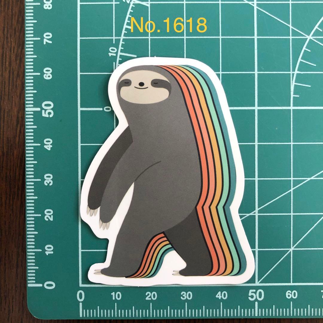 No.1618】ナマケモノ 分身 カラフル 防水 ステッカー シール - メルカリ