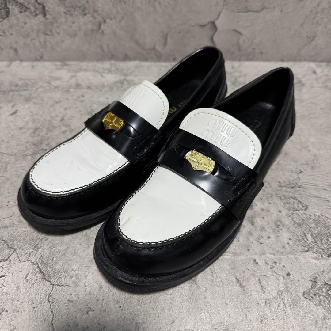 靴 Miu Miu Coin Two Tone Penny Loafers