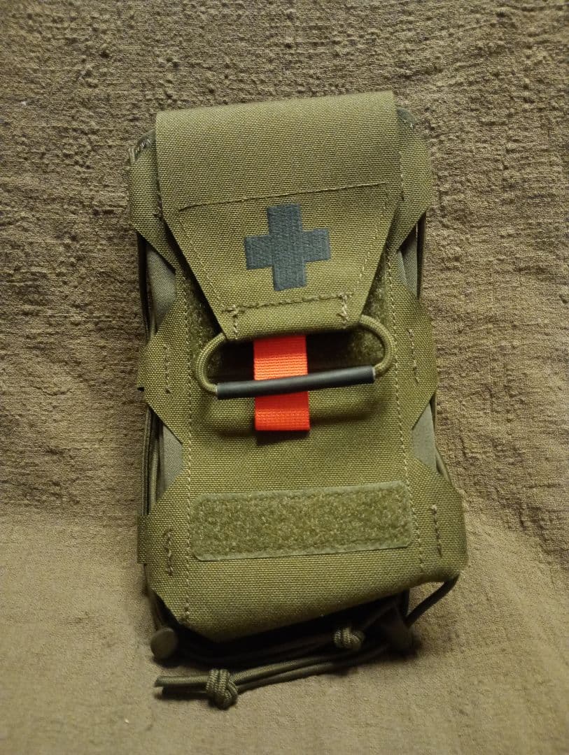 Tasmanian Tiger IFAK POUCH VERTICAL　オリーブ