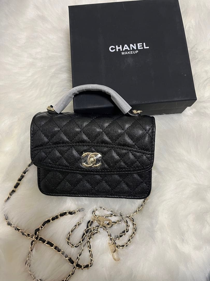 本日限定価格‼️ノベルティ　ショルダーバッグ　　CHANE 週末限定価格！CHANEL ブラック ショルダーバッグ本革ノベルティ