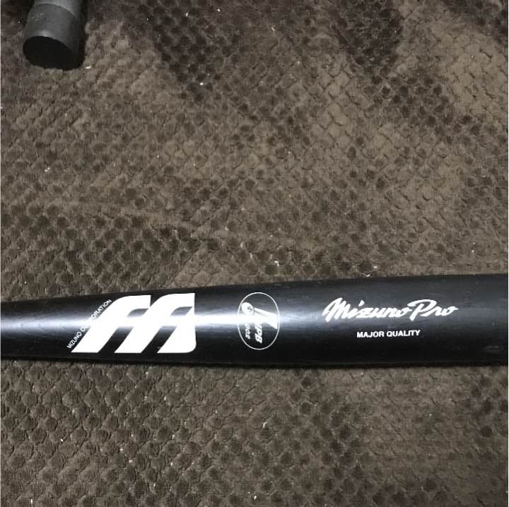 タイロン・ウッズ実使用サイン入りバット