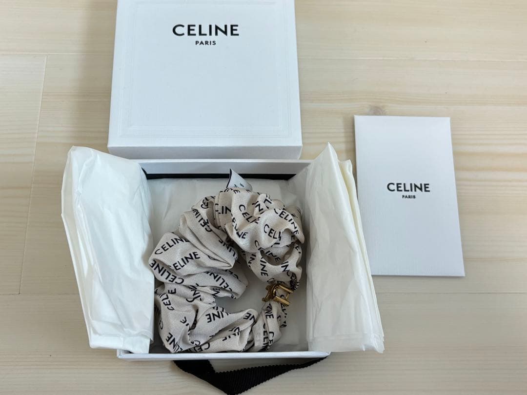 【新品未使用】CELINE ロゴ入りシュシュ